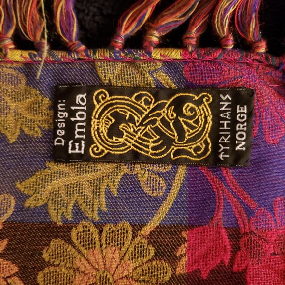 Norwegian wrap/scarf - Picture 3 of 3